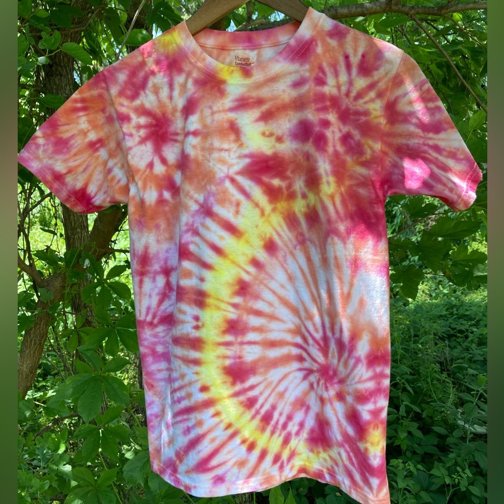 NWOT Custom Unisex Child Size XL Tie Dye T-Shirt.